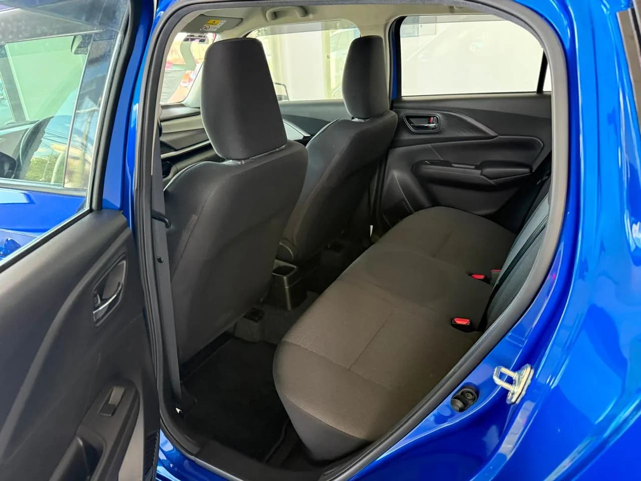 Suzuki SWIFT GLX BOOSTERGREEN 2025 - más imágenes